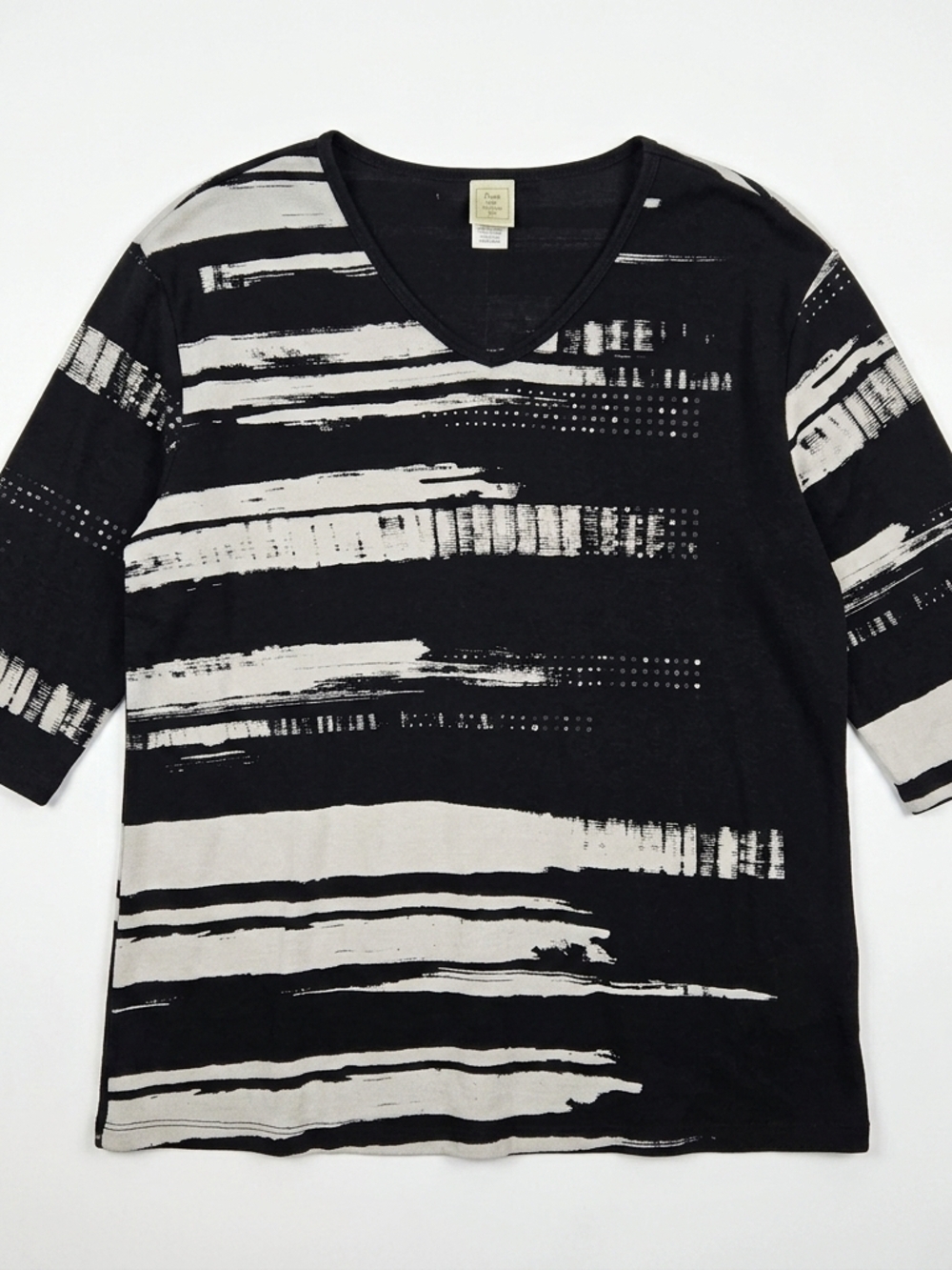 Jess & Jane Women's 1X Black & Cream Brushstroke V-Neck Tee With Bling  #152